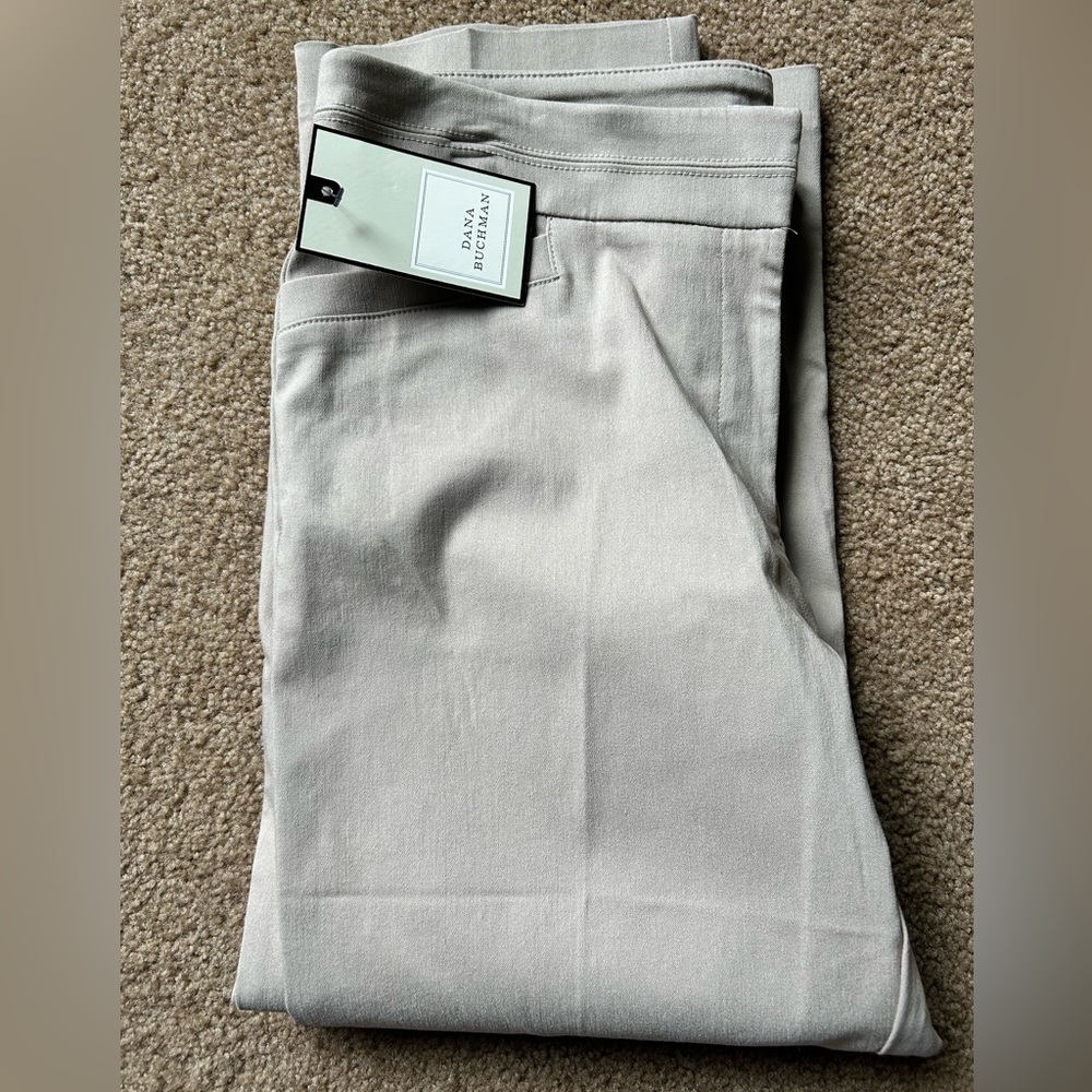 Dana Buchman beige capris